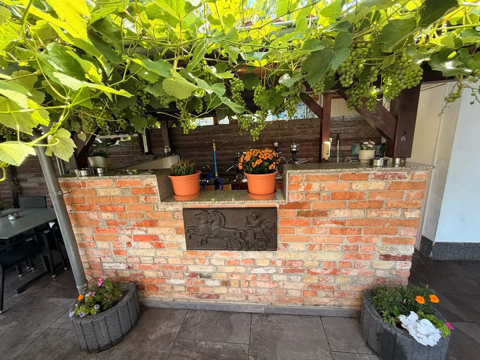 Innenhof und Terrasse des Restaurant Golestan