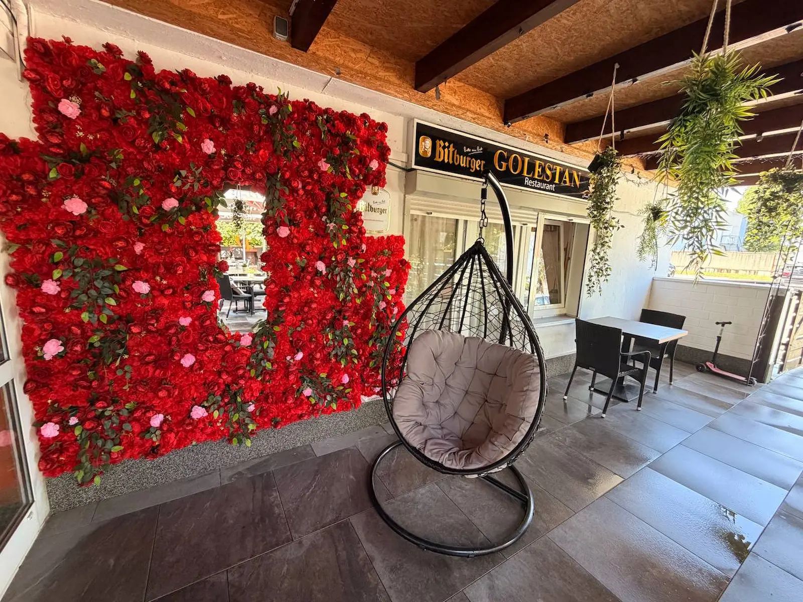 Innenhof und Terrasse des Restaurant Golestan