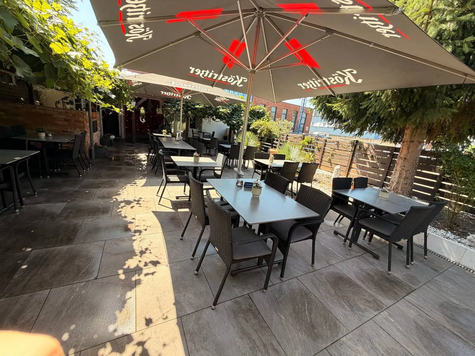 Innenhof und Terrasse des Restaurant Golestan