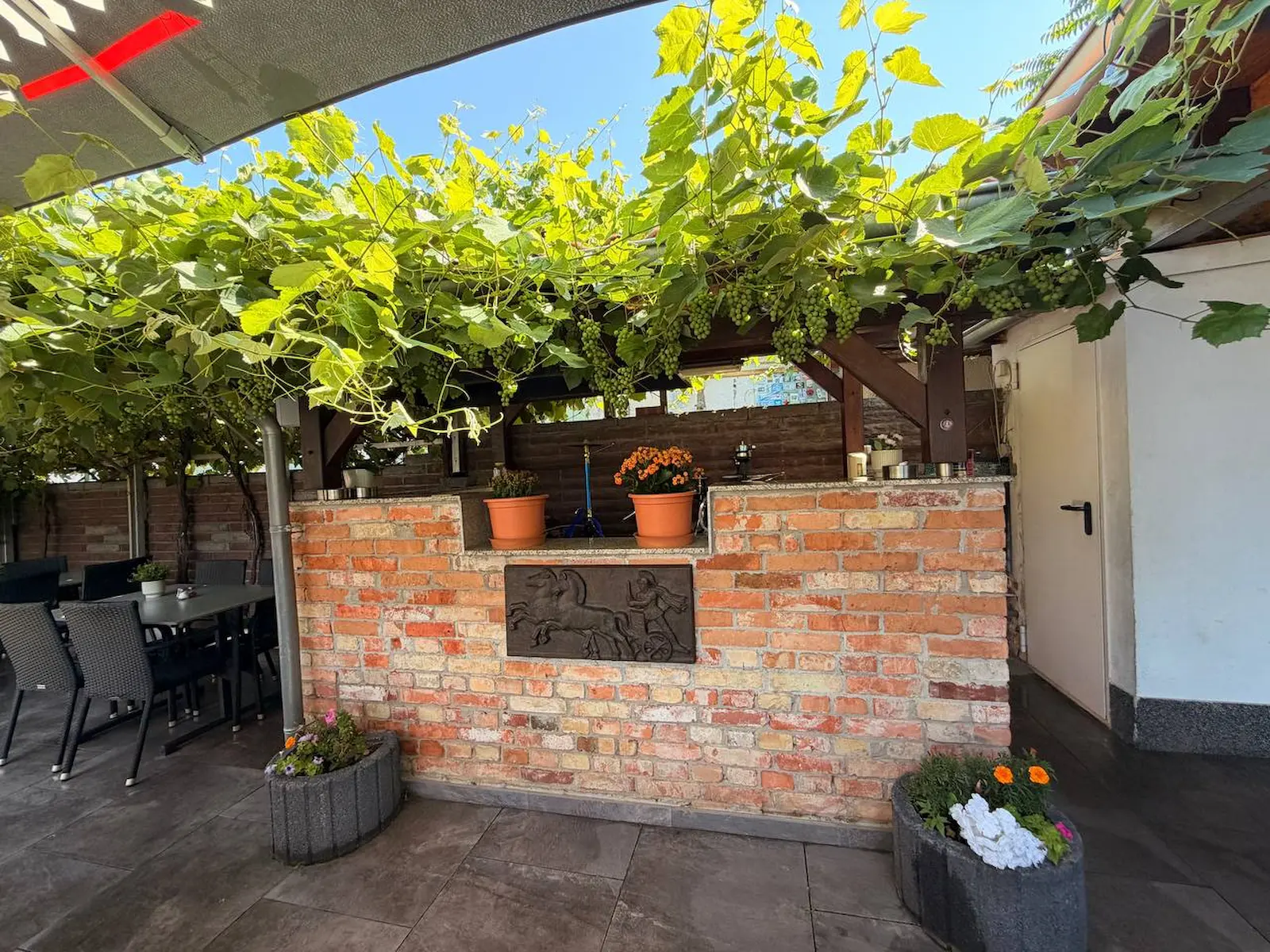 Innenhof und Terrasse des Restaurant Golestan